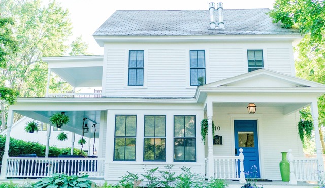Middlebury, VT In town Recently renovated four bedroom Luxury Home,sleeps 8