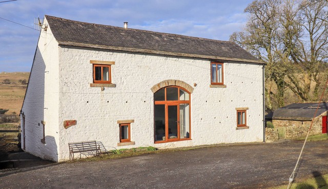 MIDDLEFELL VIEW COTTAGE, pet friendly, with open fire in Alston