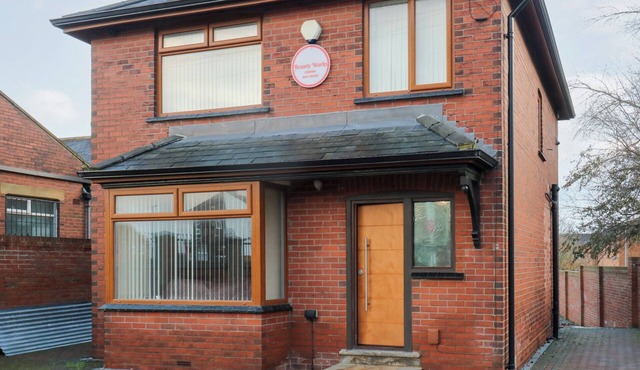 MIDDLETON PARK HOUSE, family friendly in Leeds