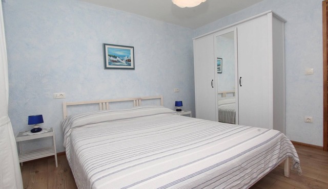 MIDEA 2 One-Bedroom Apartment 2