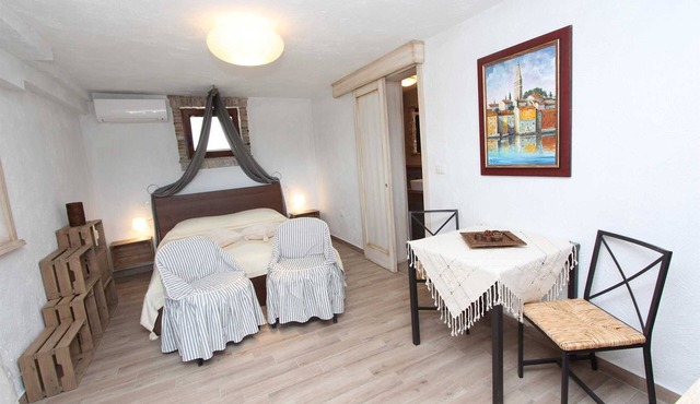 MIDEA 2 Studio Apartment 4