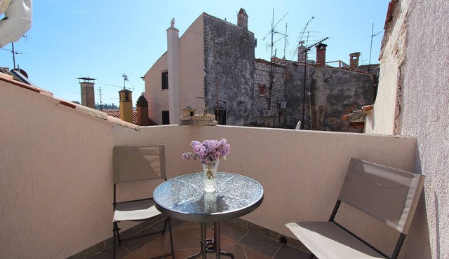 MIDEA Two-Bedroom Apartment