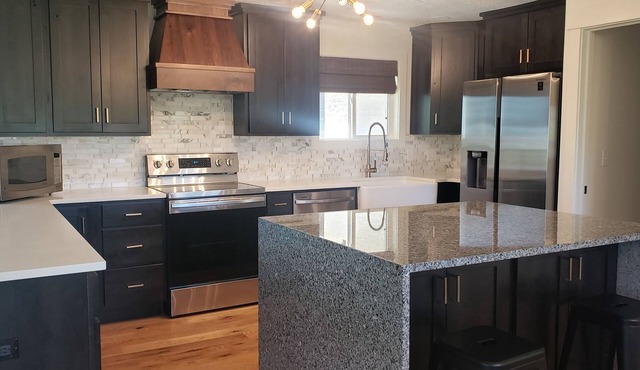 MidMod Farmhouse newly renovated. 5 minutes from Hyrum Dam; 1 hr from Bear Lake