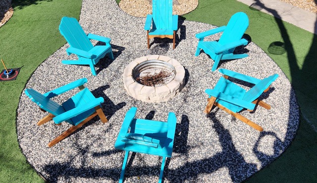 Midnight Lantern Riverwalk ⛳️ . Golf nearby,Cornhole, Lifesize Checkers,Foosball