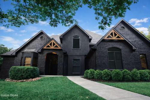 Midnight Manor - Black House on the Hill