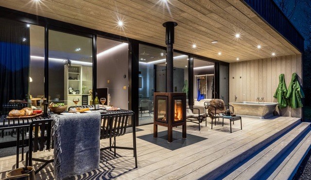 Midnight Moon - One Bedroom House, Sleeps 2