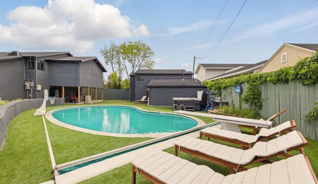 Midnight Poolhouse| Pool | Hot Tub | Sauna