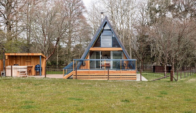 Midpark is a chic A-Frame nestled in the romantic scenery of the Deveron valley. Relax and feel refr