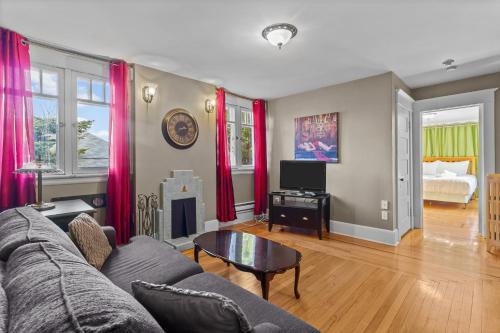 Midstream Manor 1BR Parking WiFi