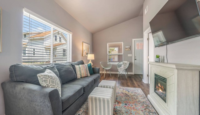 Midterm w/Huge Fenced Yard Near Neenah & Appleton