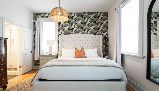 Midtown Apt with Designer Touch
