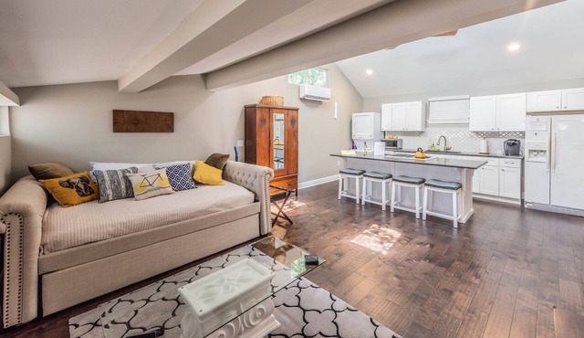 Midtown Backyard Guest House Studio