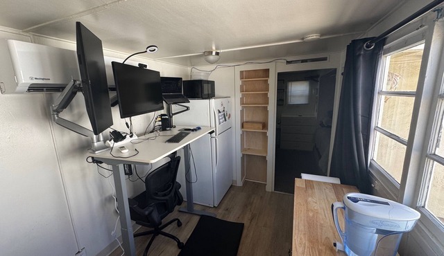 Midtown Charm: 1BR Urban Pad