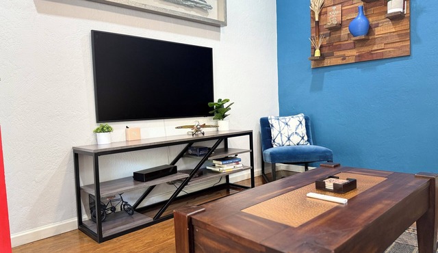 Midtown Gem: 1BR Duplex Near Ice Blocks and Top Restaurants!