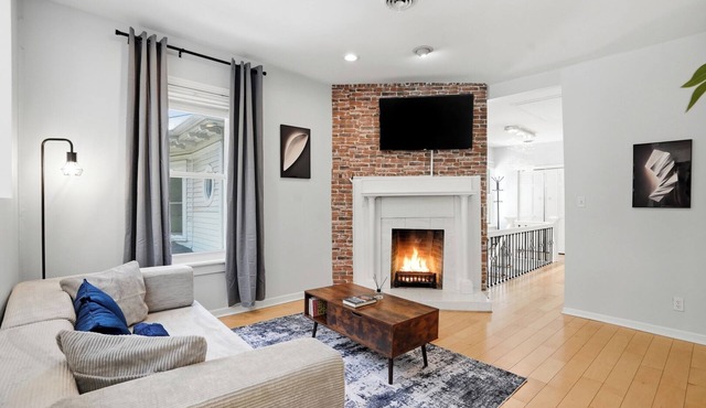 Midtown Gem Just 1 Block to Piedmont Park! Free Parking & Private Entrance