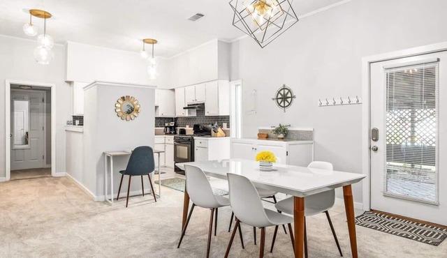 Midtown Guest House - private entrance