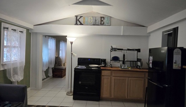 Midtown Guesthouse 15 Minute Walk to Downtown Entertainment
