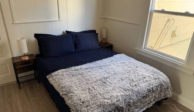 Midtown Hideaway: 1 BR Nest