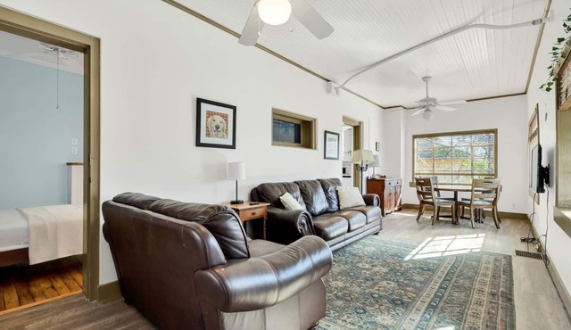 Midtown Hideaway - simple, cozy and convenient