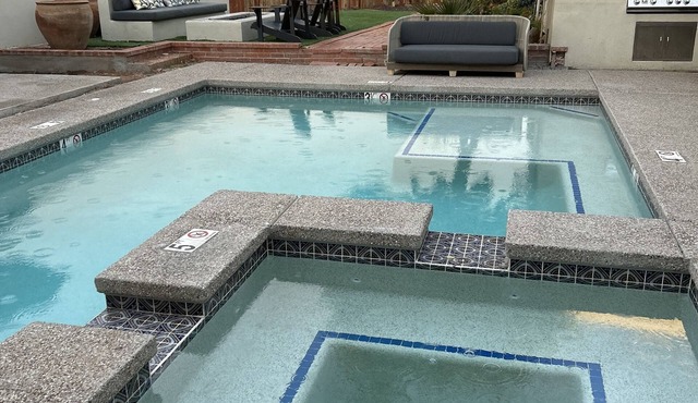 Midtown home with Pool Spa, fire pit, close to U of A, Restaurants, & Shopping