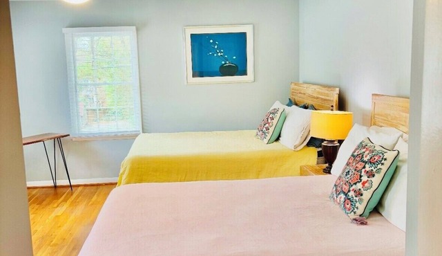 Midtown House, Walk to Piedmont Park, private Fire Pit, Sleeps 14, free parking