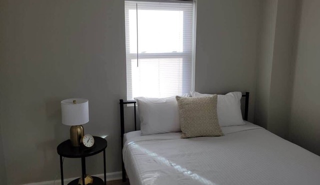 Midtown Hub, Walk to UNMC, Near Dundee