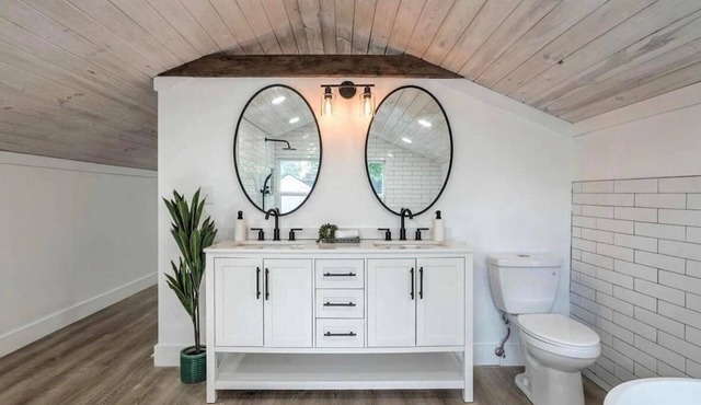 Midtown Masterpiece w/Hot Tub, pets by HVNLYhomes