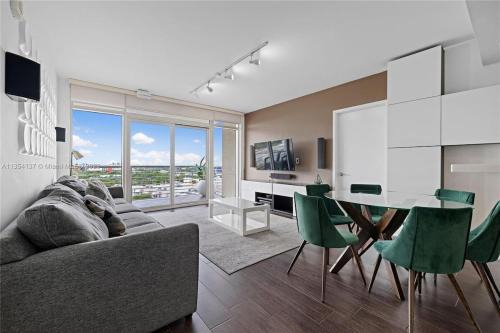 Midtown Miami Getaway-with pool n parking