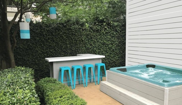 ★ Midtown/Montrose, Private Patio With Hot Tub, Walk to Bars & Restaurants