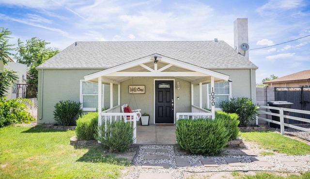 Midtown Oasis! Designed for quick getaway or extended stay.