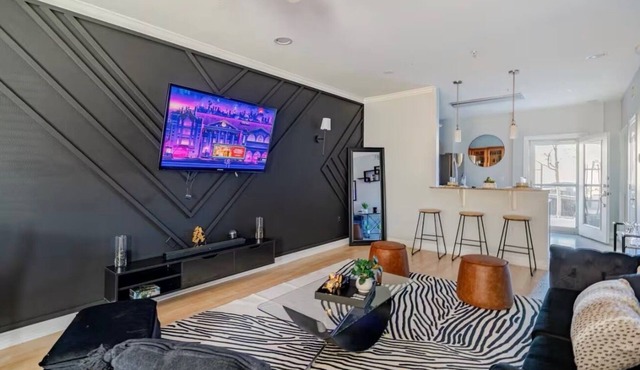 Midtown Retreat - Fire Pit & GrillnLuxury Family Retreat - Double King Beds