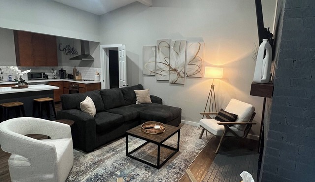 Midtown Retreat - near Texas A&M.Updated!