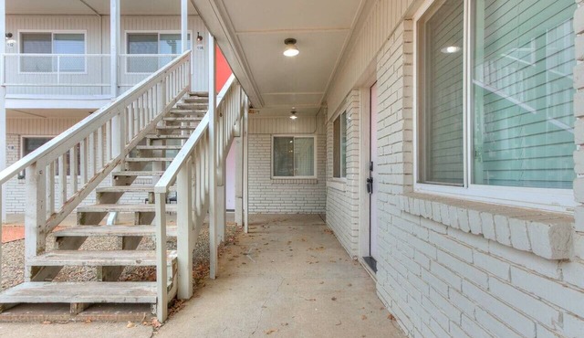 Midtown Retro One-Bedroom Near OCU