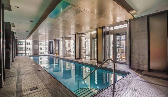 Midtown Suites - Free Parking - 5 min walk to Subway