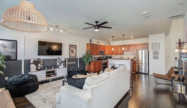 Midtown Urban Retreat | 2story 1BD/1.5BA Apartment