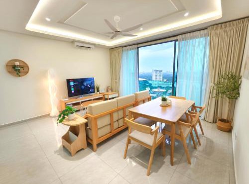 MidValley 3BR Lake View-8px with GFloor 2 CP, PetFriendly I Netflix & Coway I Unblock High Floor Fashion High-end Renovations