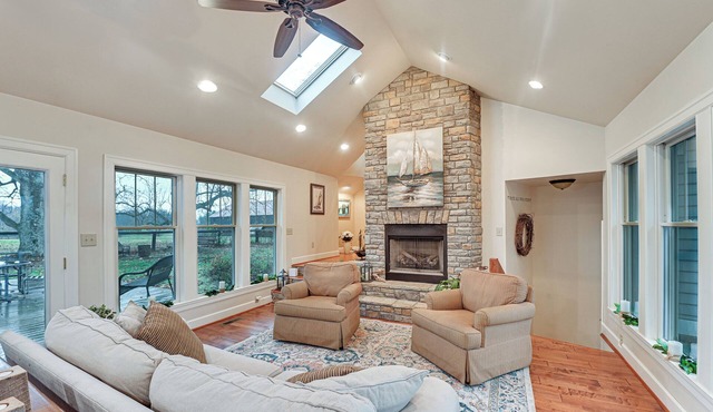 Midway Home on 22 Acres Near Bourbon Trail!