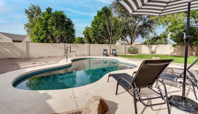Midweek Reduced Feb-Mar | 6BR Gilbert Home w/Pool & Pool Table | Sleeps 14 | Near Bell Bank Park