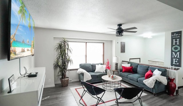 Midwest Haven- Spacious, Family Home, Near Airport