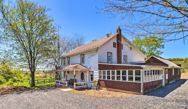 Mifflinburg Farmhouse w/Deck: Family Friendly!