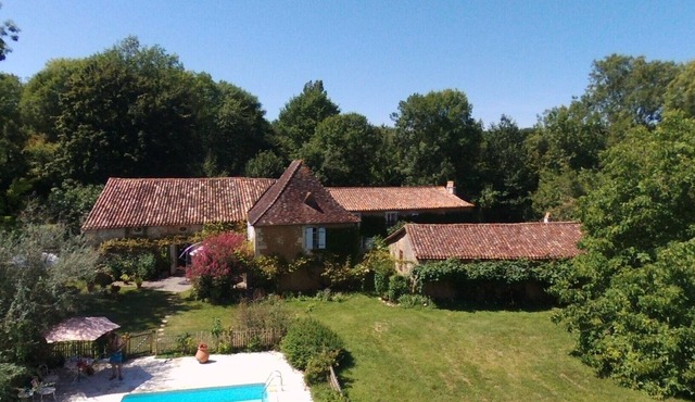 MIGAYX, large Perigourdine farmhouse with swimming pool between Périgueux and Bergerac.