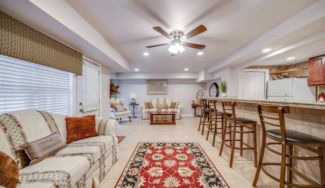 Mighty Mansion w/3,300 SF - 9 mins to Downtown + NCSU. 8 Beds Great for Groups!