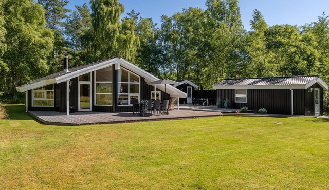 "Mika" - 1km from the sea by Interhome