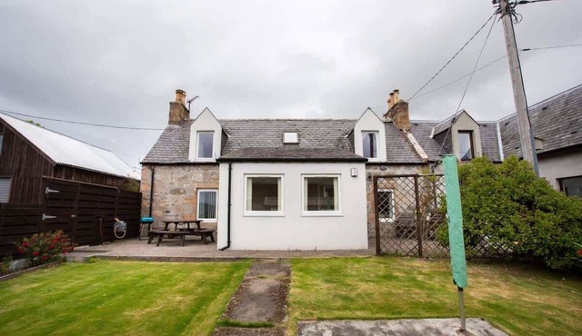 Mike’s Cottage | 3-Bed + Garden, Wi-Fi & Parking