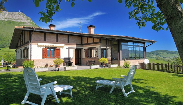 Mikelen Etxea - House with spectacular views in Orduña