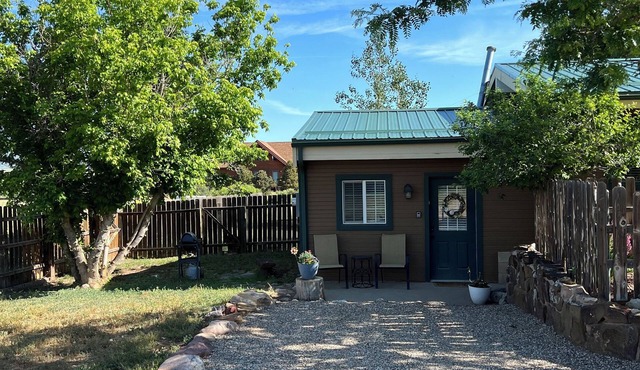 Mil Suite-1-bedroom cottage with surrounding mountain views