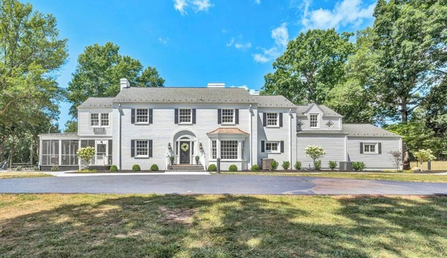 Milan Manor - Smith Mountain Lake
