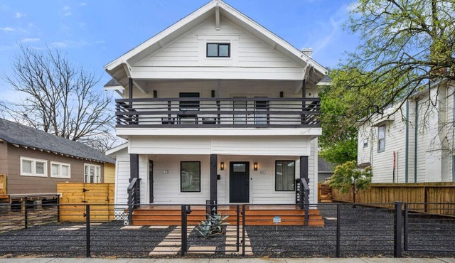 Milby Entire Home · The O`Four, Entire Luxury Duplex in East Downtown
