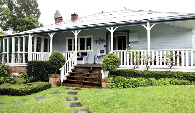 Mildenhall - an elegant country 6 bedroom home in beautiful Bundanoon NSW