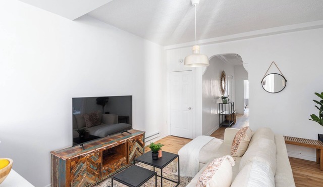 Mile-End 3 BDR Cozy Retreat
